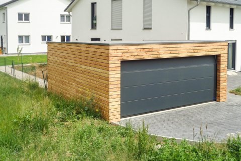 Holzgarage mit großem gemeinsames Tor 5,7x6,3 m