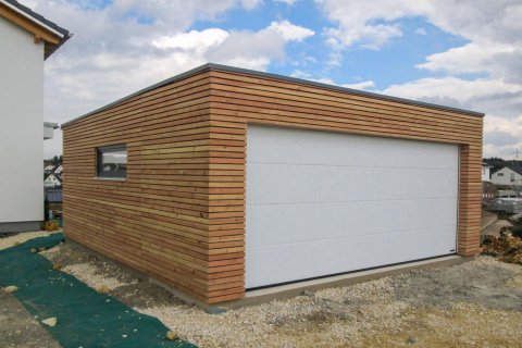 Holzgarage mit großem gemeinsames Tor 6,3x6 m